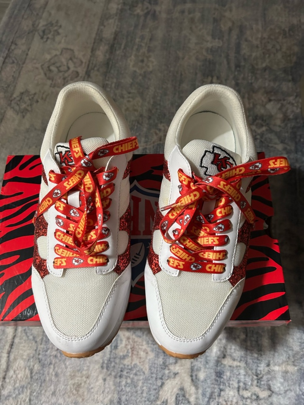 Kansas City Chiefs - glitter Accent Women's Sneakers - White & Red